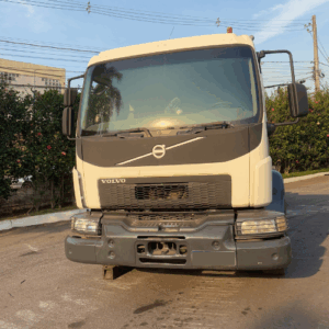 VOLVO VM330<br>6X4 | 2014<br>173.000 Km