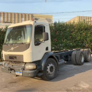 VOLVO VM330<br>6X4 | 2014<br>122.733 Km